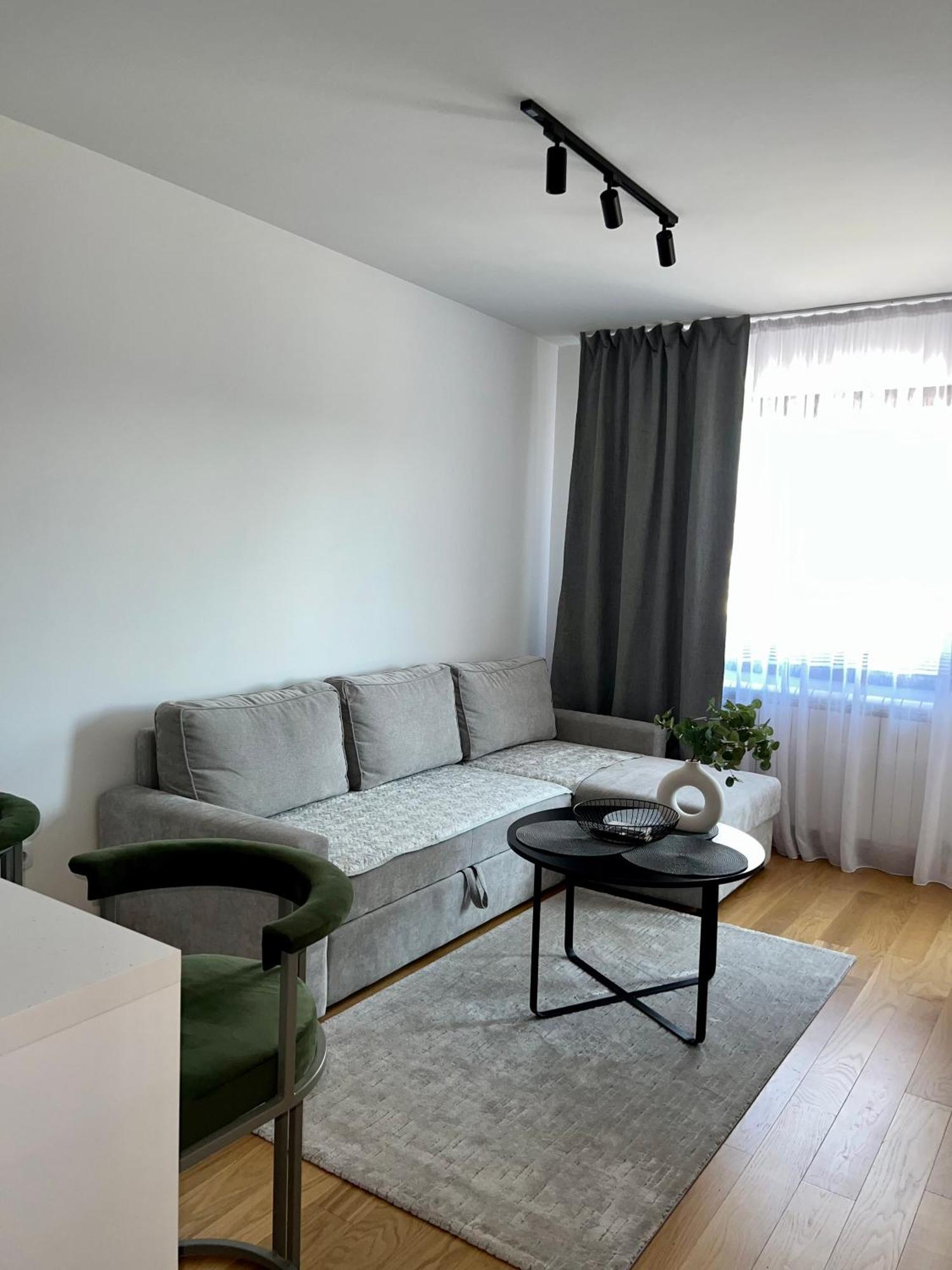 306 * Lukavica